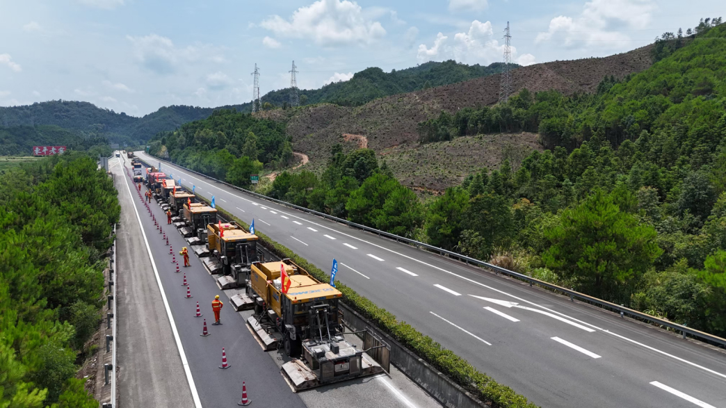 Fujian G1514 Ningde–Shangrao Expressway — hot in-place recycling