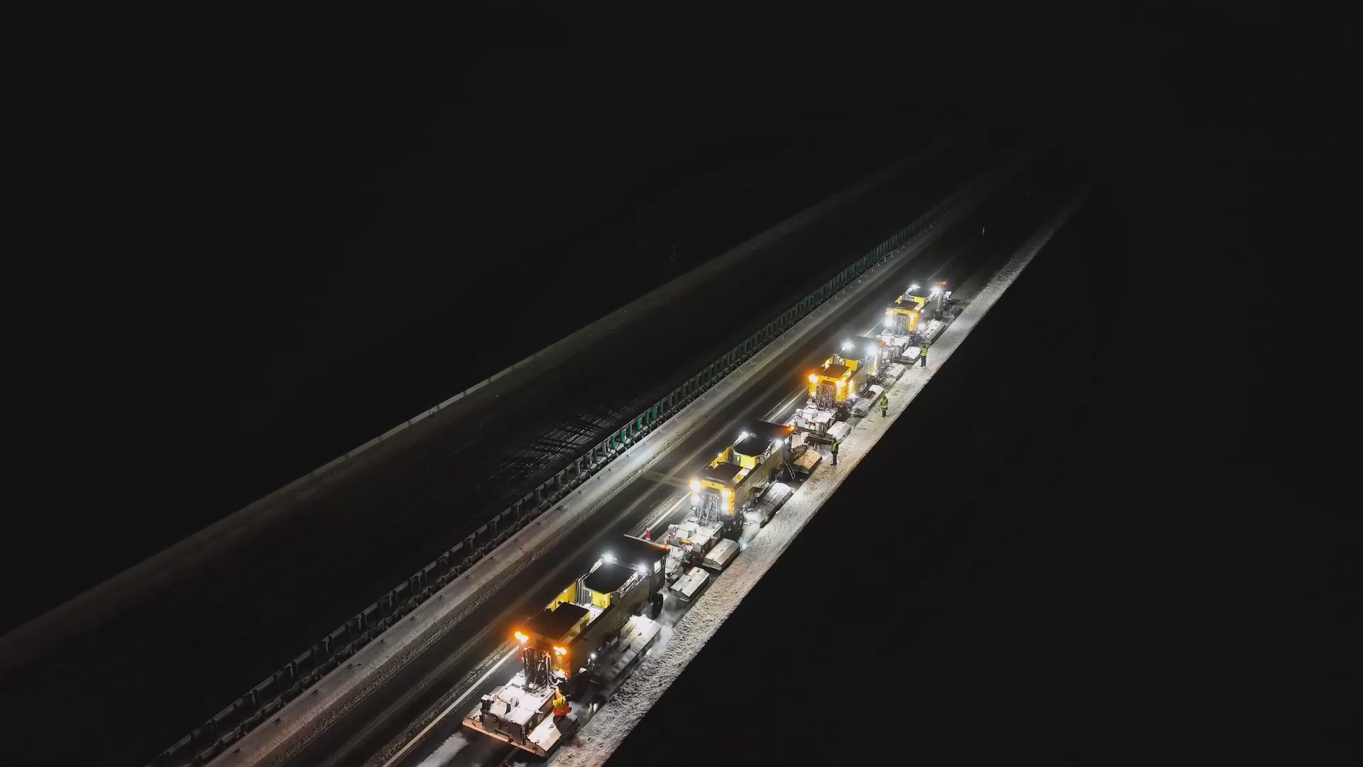 S49 Xinyang–Yangzhou Expressway — snow and ice removal on Grand Canal and Xinyi River bridges