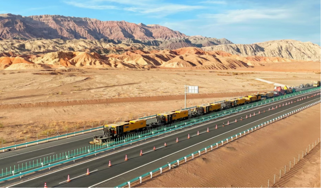 Xinjiang G3012 Turpan–Hotan Expressway — hot in-place recycling