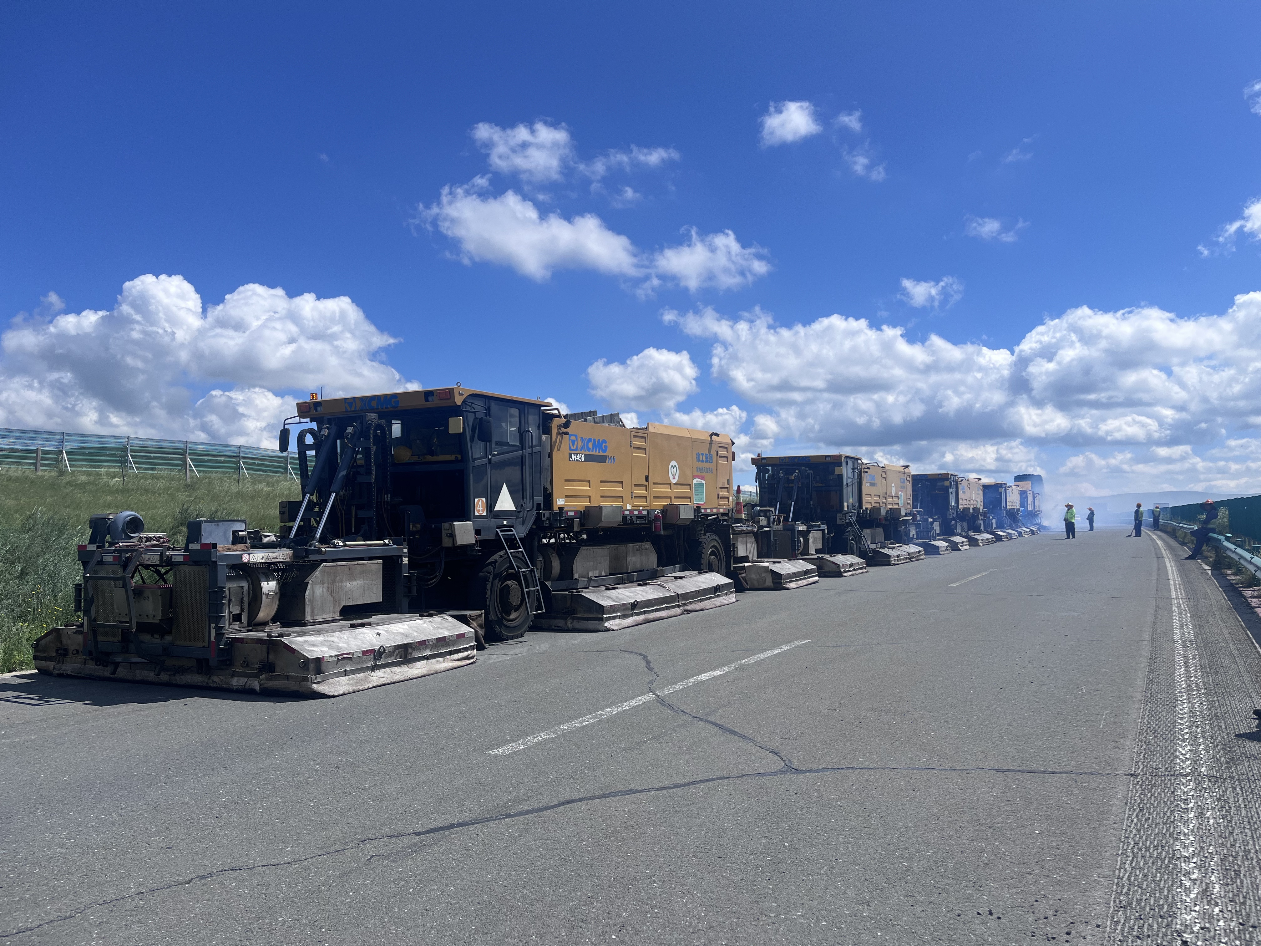 Inner Mongolia G207 National Highway (Xilin Gol section) — hot in-place recycling